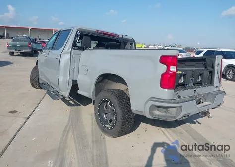 2024 Chevrolet Silverado 1500 z USA, uszkodzony, nr VIN 1GCUDEE82RZ340244